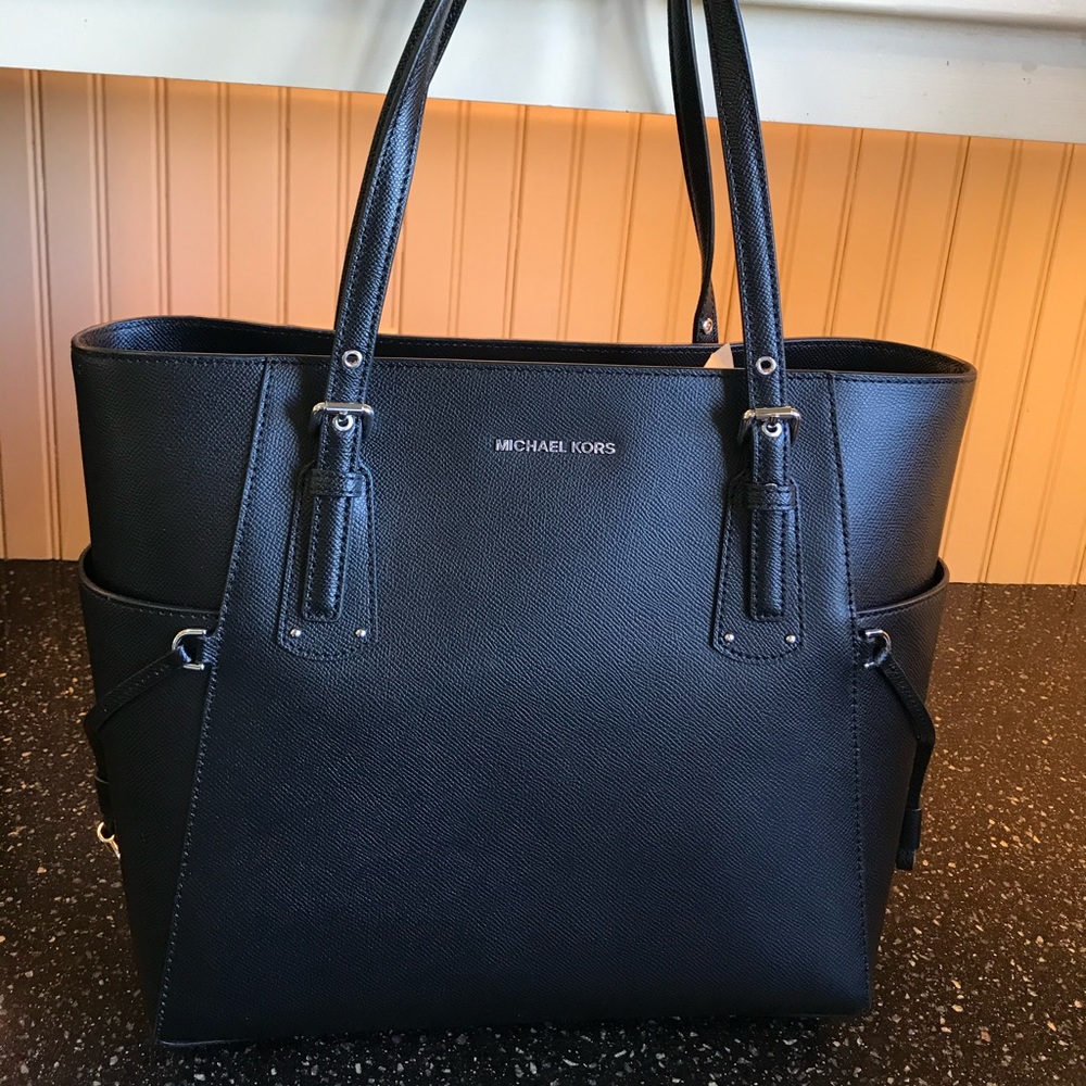 Michael Kors Large Voyager Tote Black